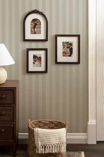 Kate and Laurel Arendahl Picture Frames Set